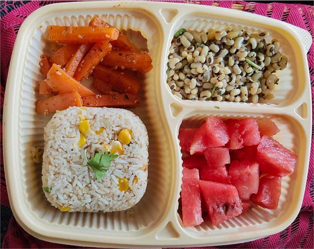 Mailo meal — rice, vegetables, lentils and fruit